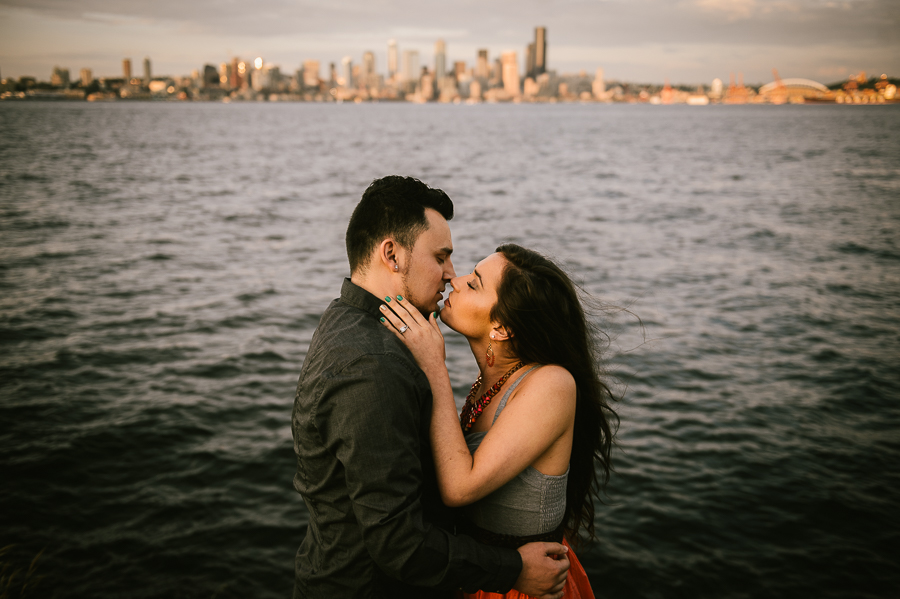 16-alki-beach-wedding-proposal-engagement