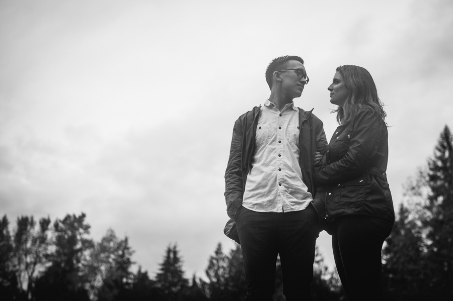 snoqualmie-falls-fall-rainy-engagement-session-13