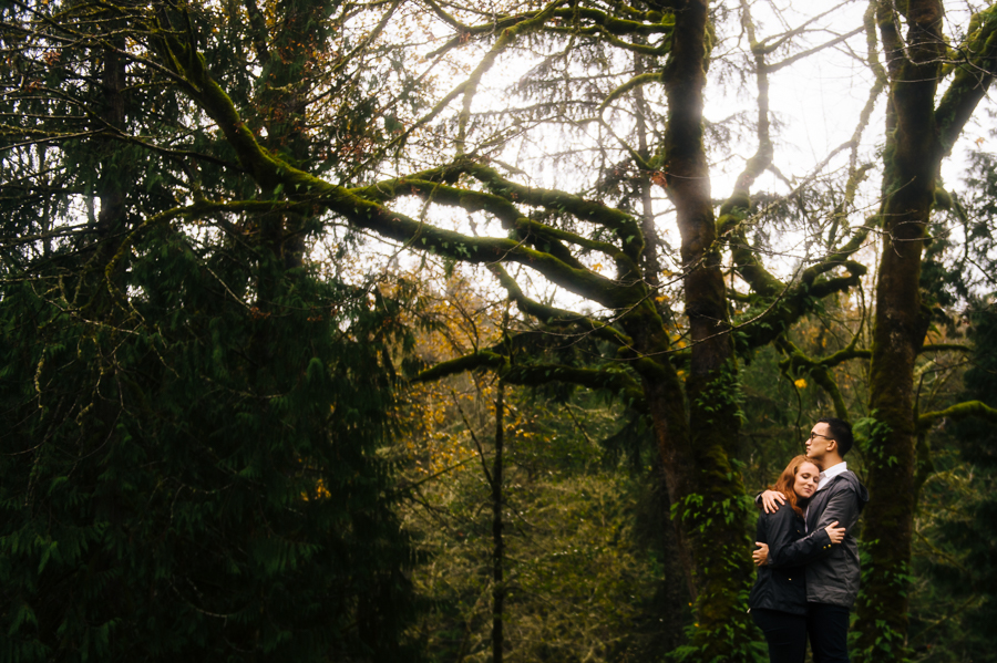 snoqualmie-falls-fall-rainy-engagement-session-14