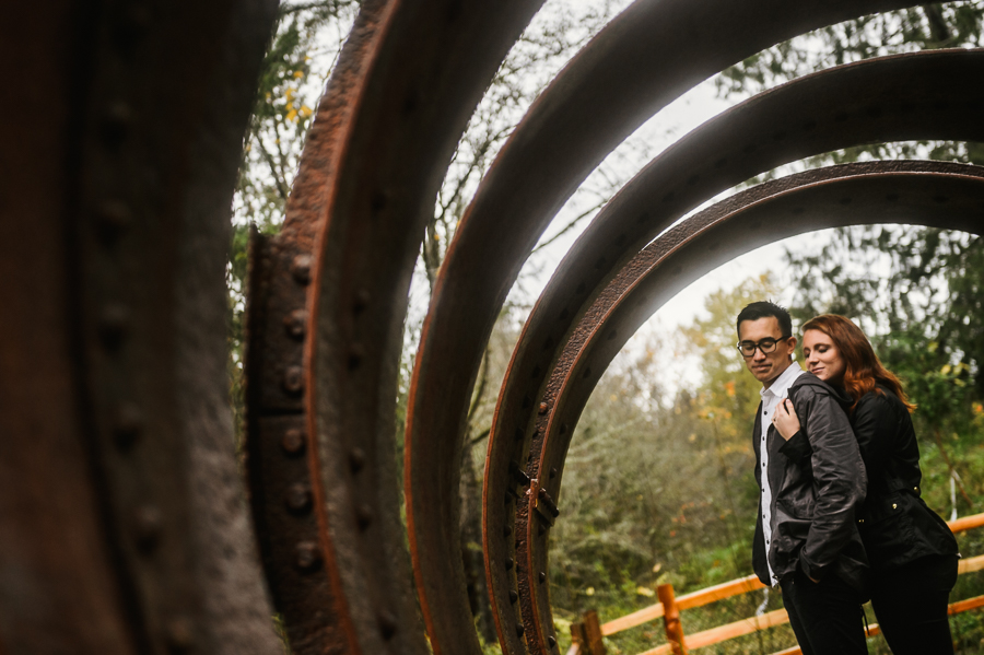 snoqualmie-falls-fall-rainy-engagement-session-15