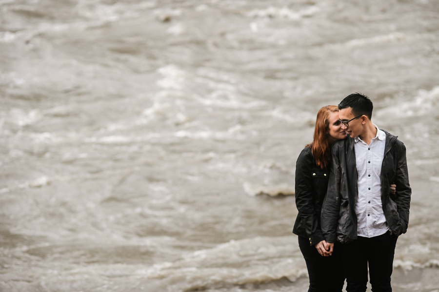 snoqualmie-falls-fall-rainy-engagement-session-7