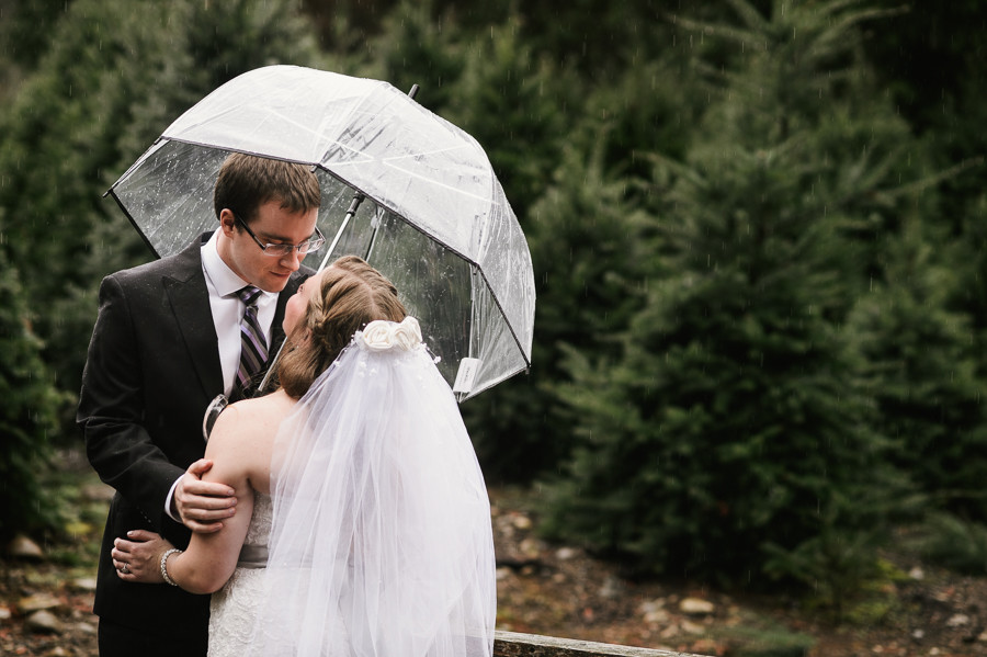 trinifty-tree-farm-fall-rainy-wedding-21