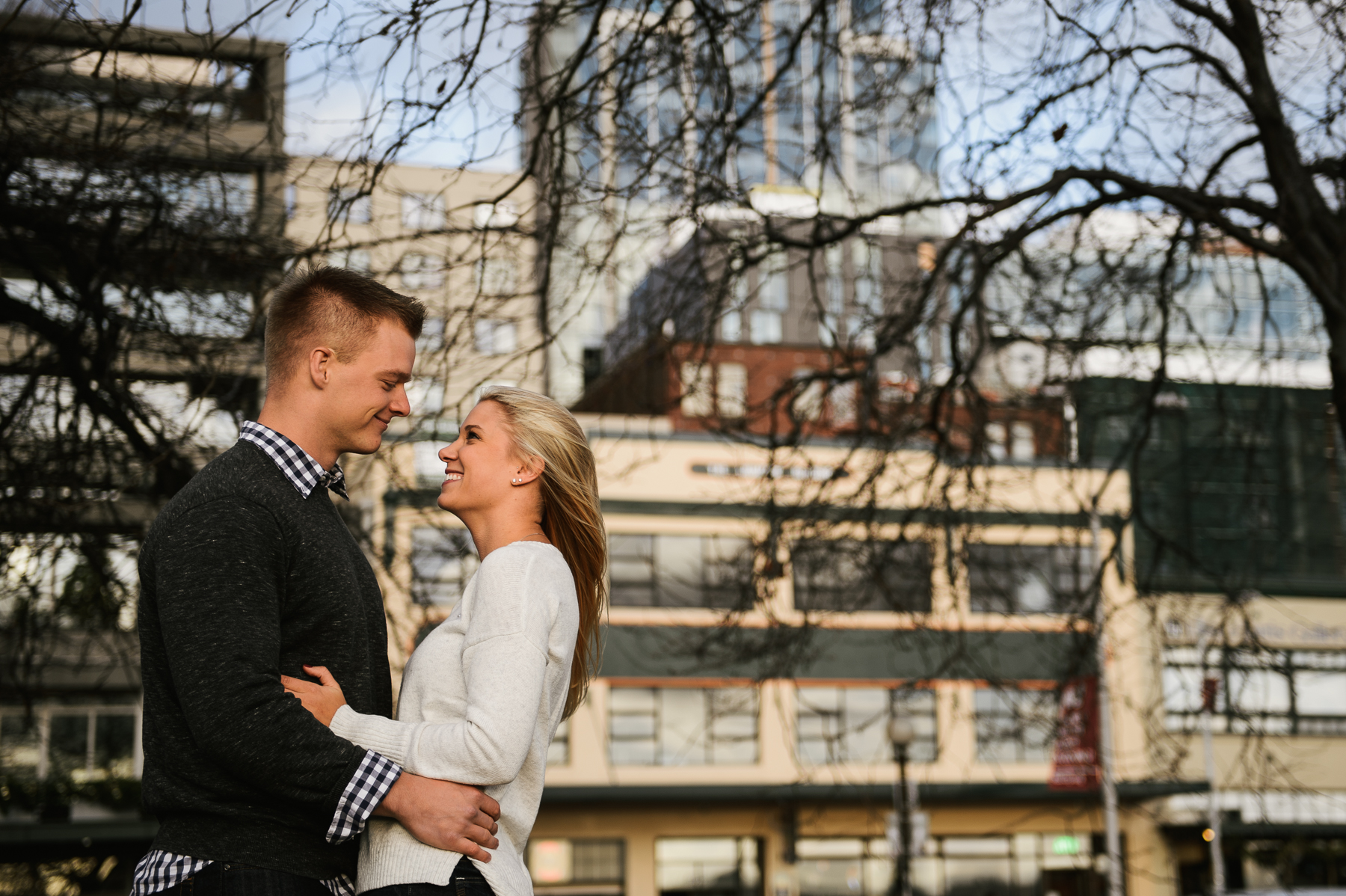 seattle-pike-place-market-engagement-session-11