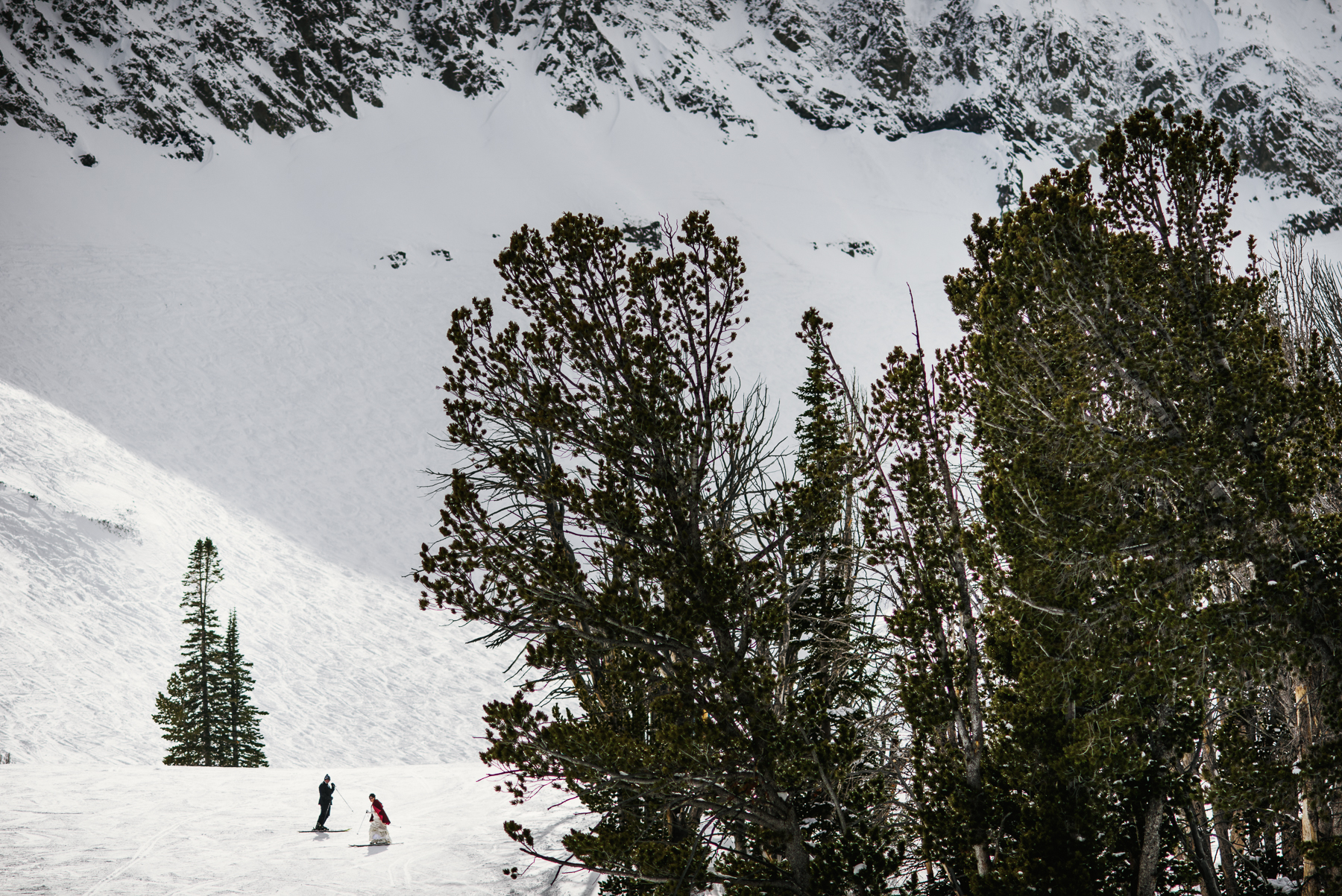 bride and groom skiing 