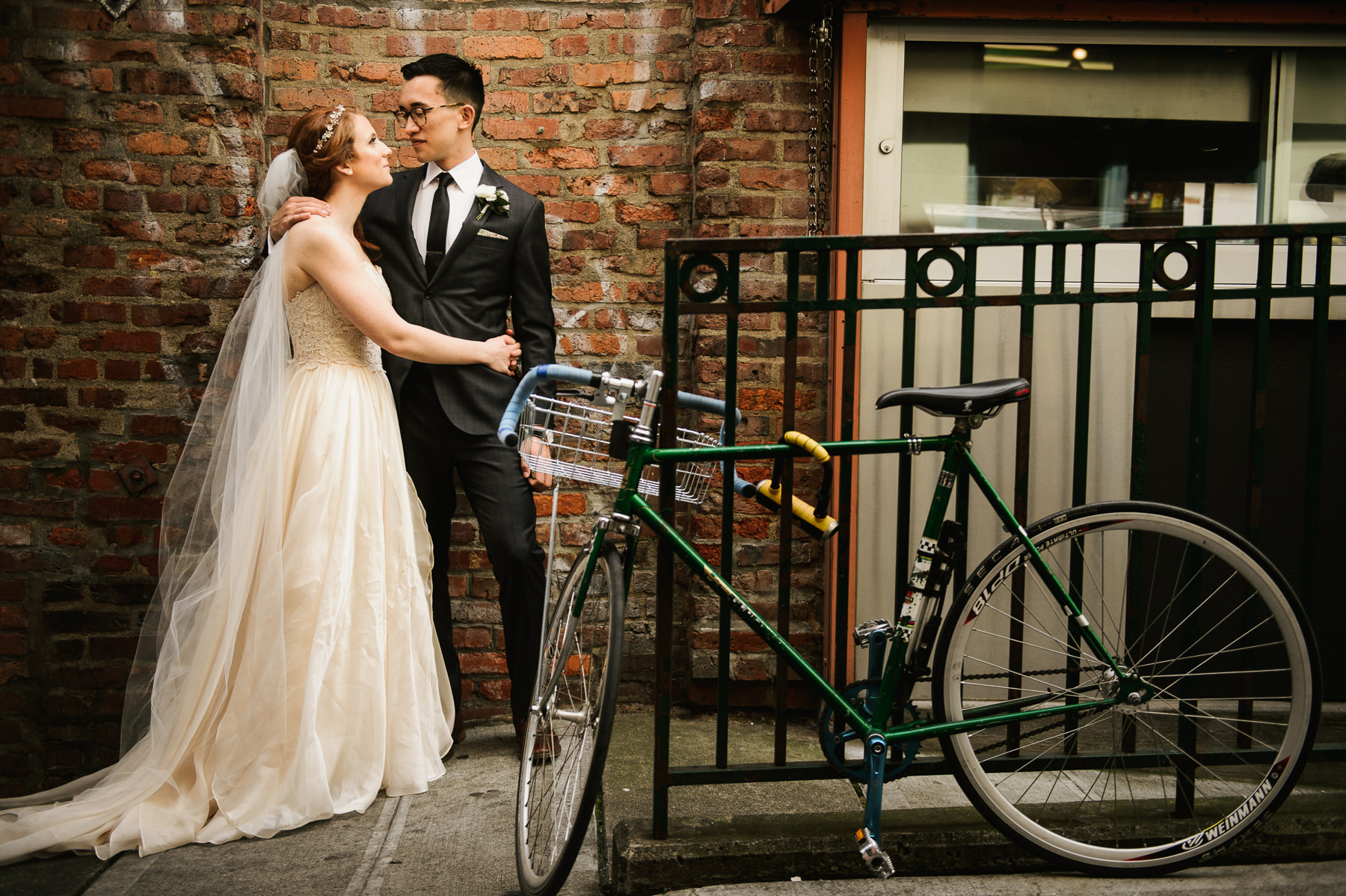 pike place bike wedding portrait