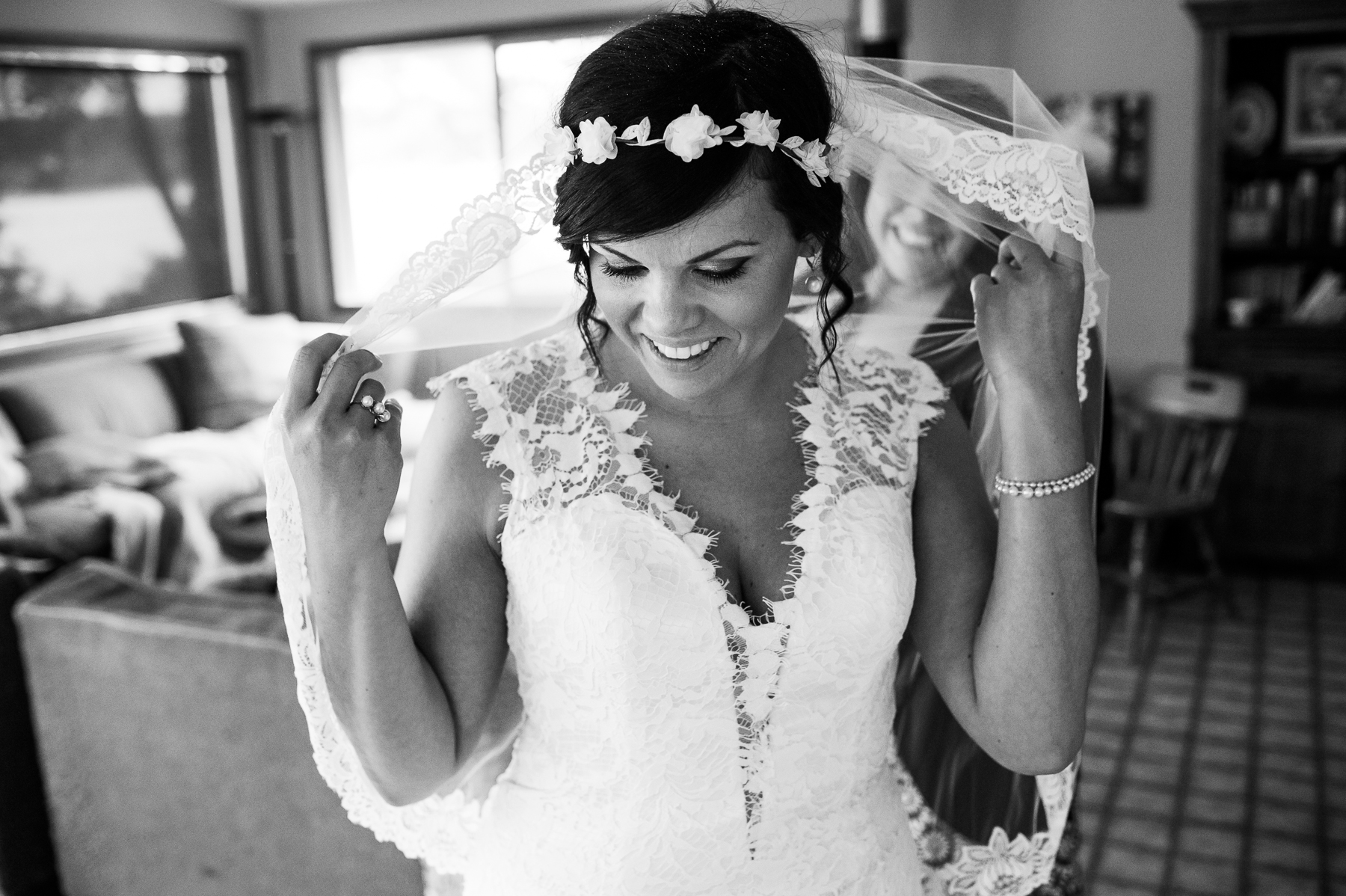 bride getting veil put on