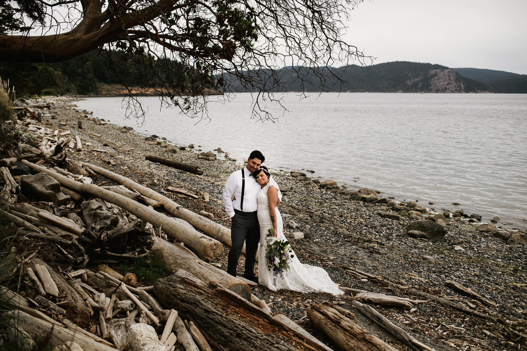 san juan island drift wood wedding photography