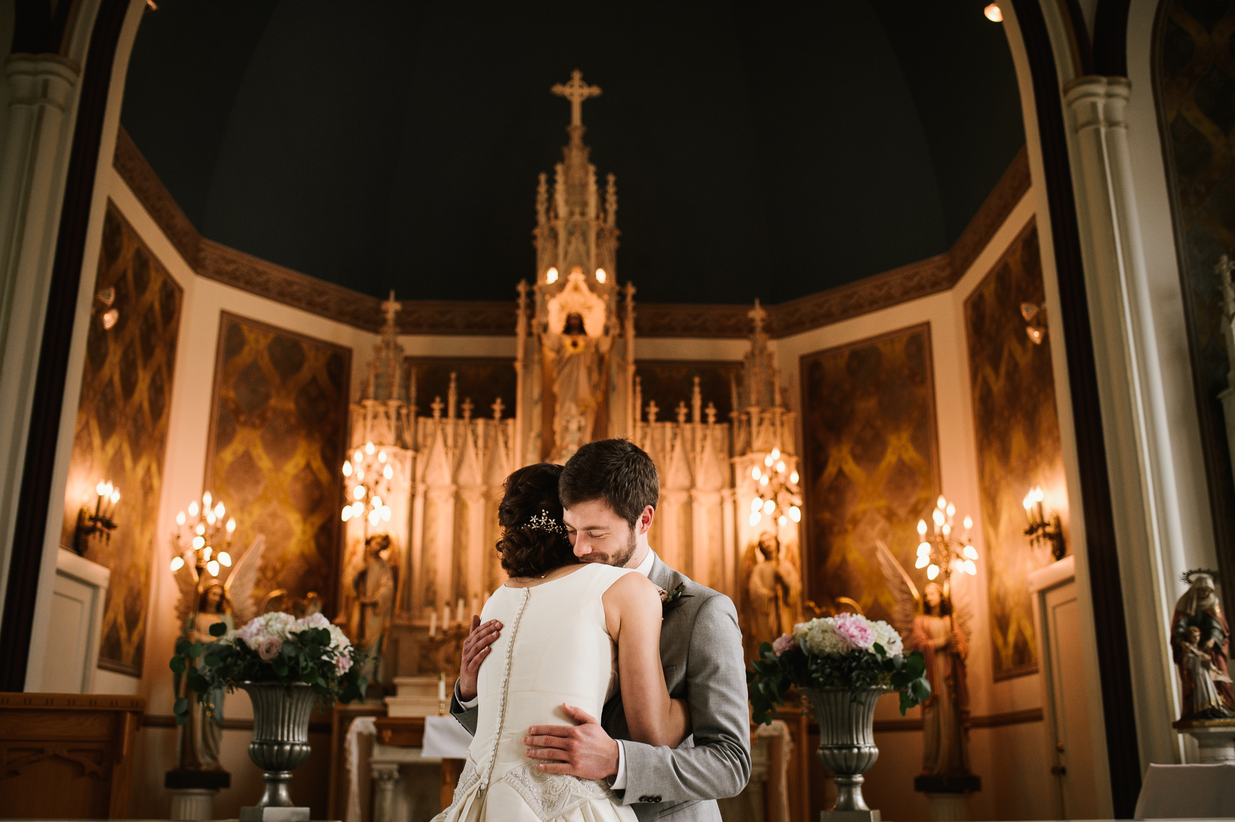 st. anne's chapel first look groom reaction