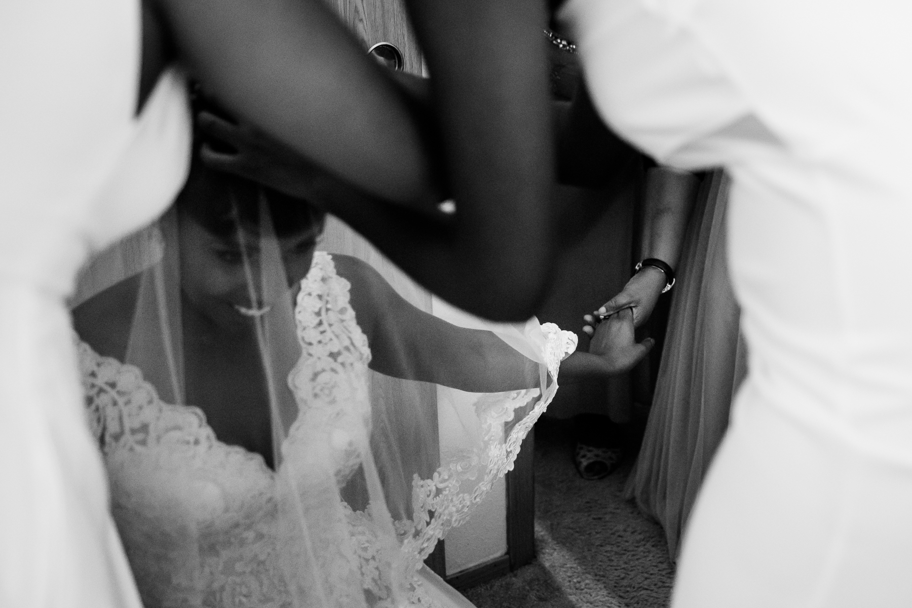 bride getting veil on moment