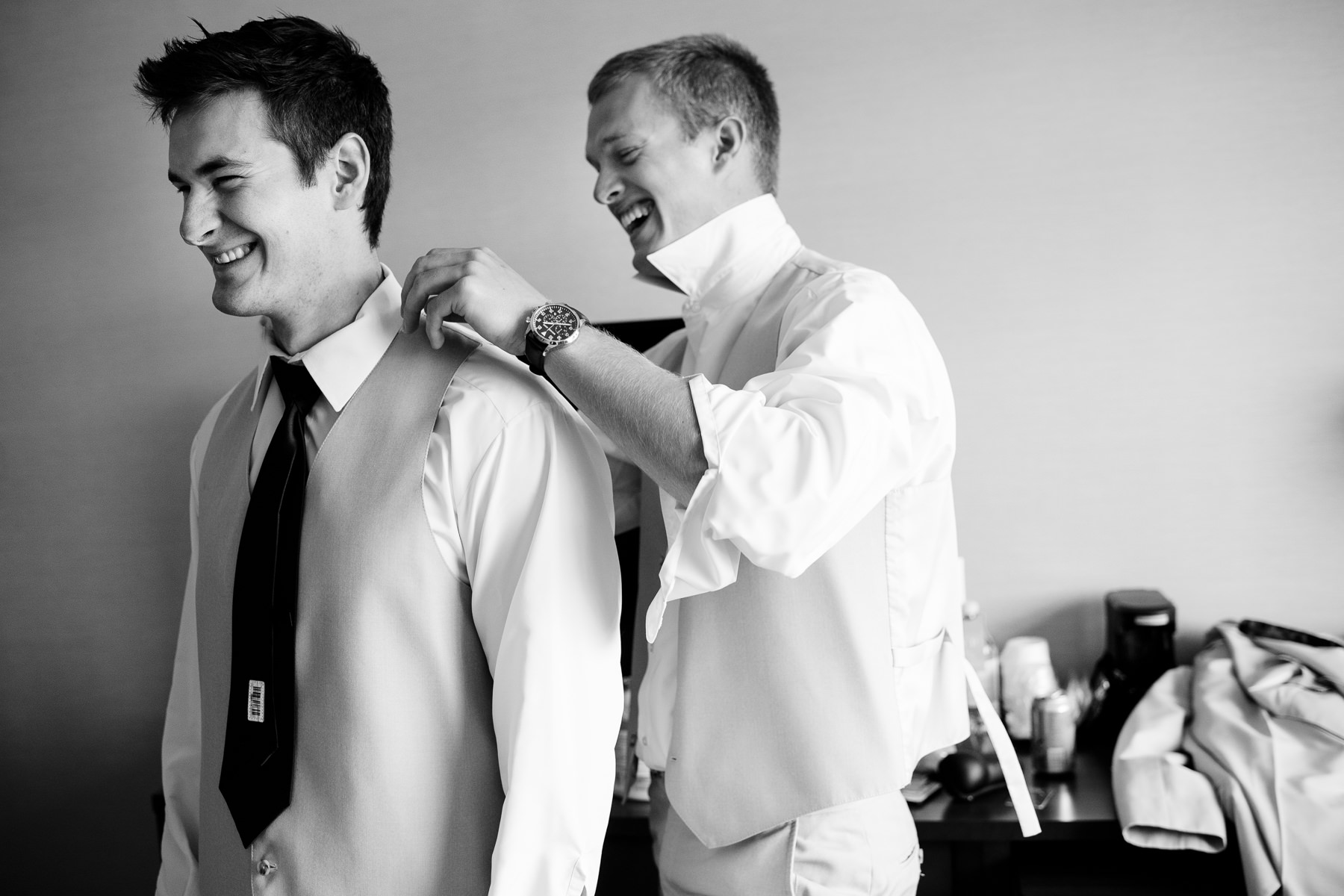 groomsmen moment