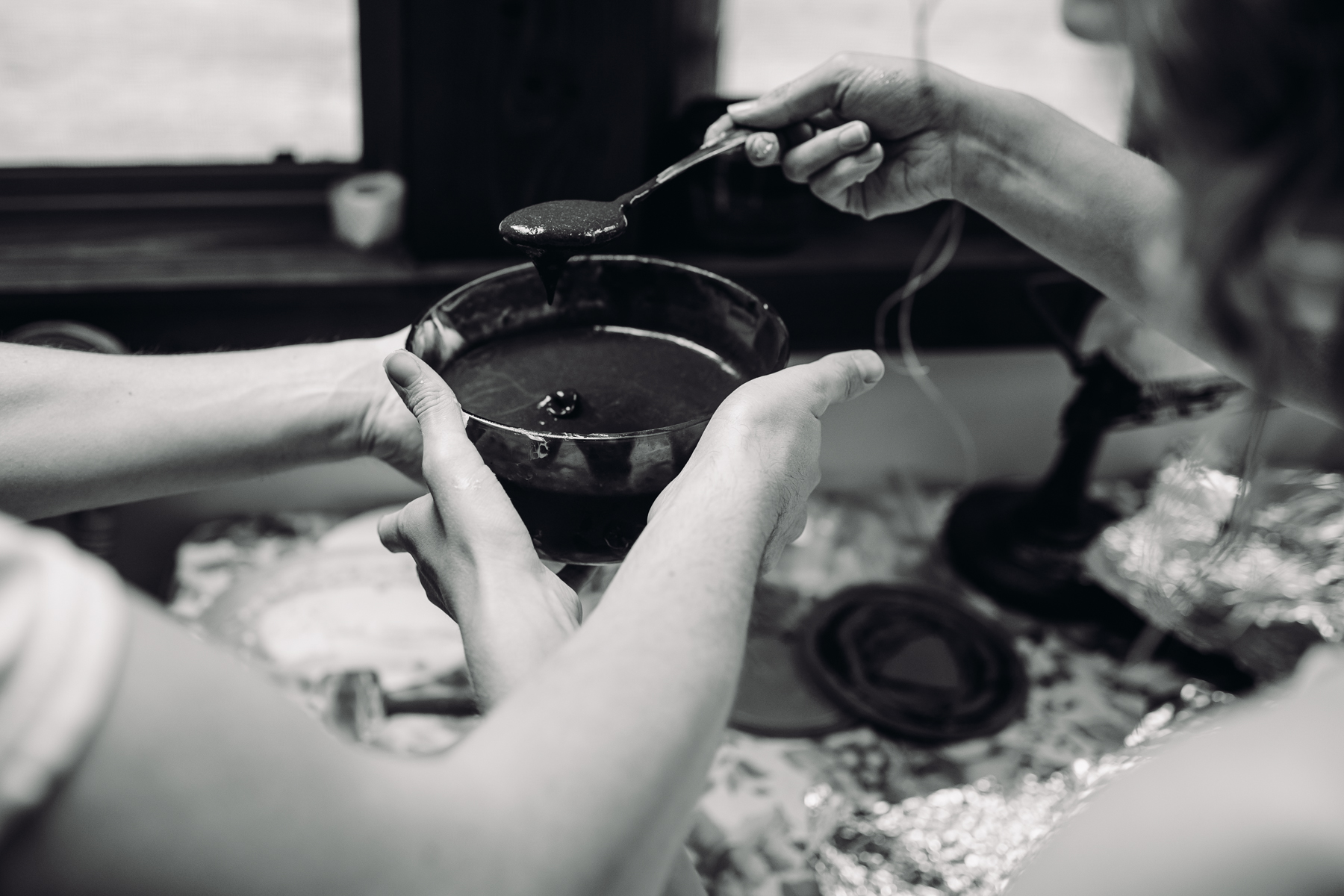 making wedding cake