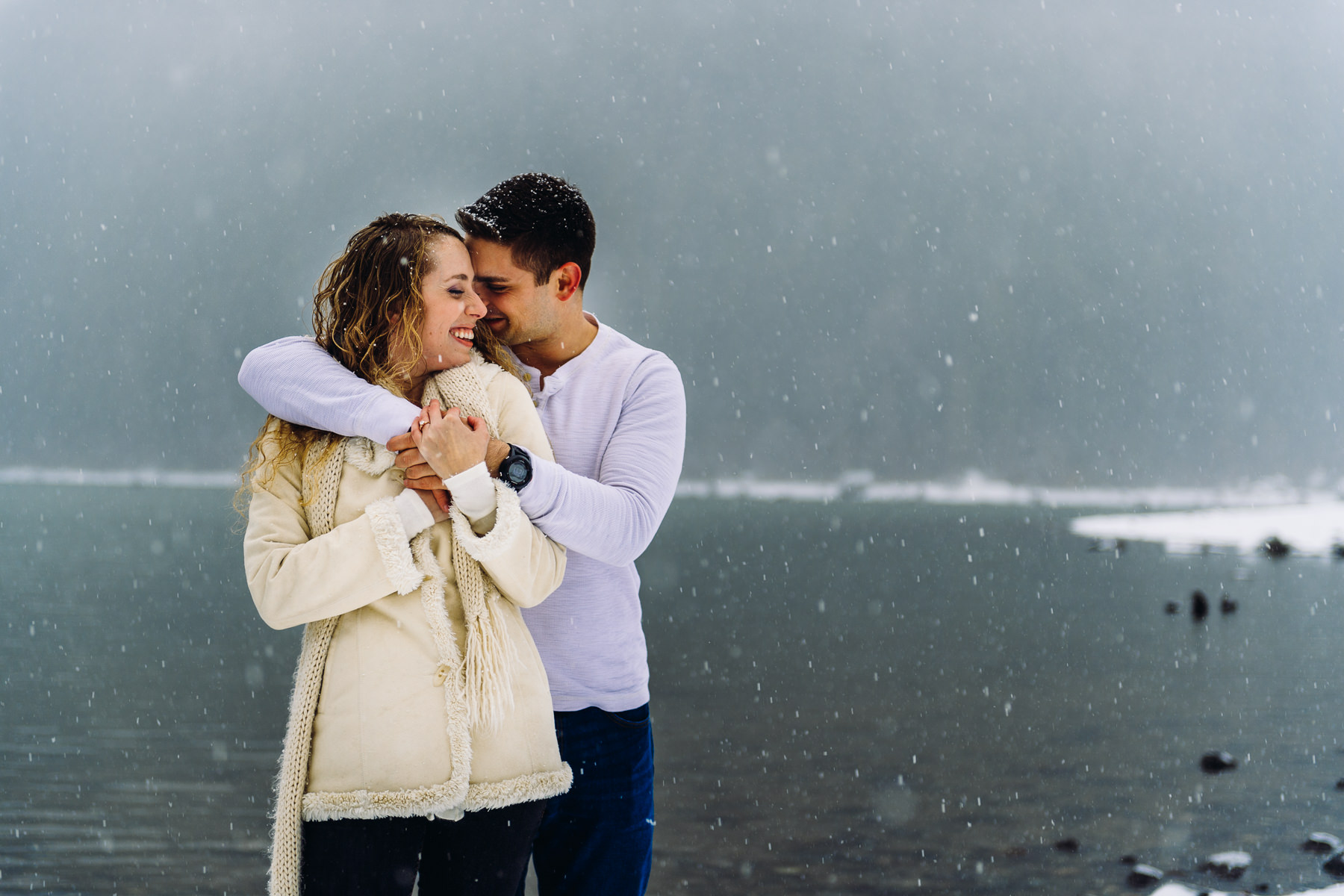 snowy-rattlesnake-ridge-lake-engagagement-session-13