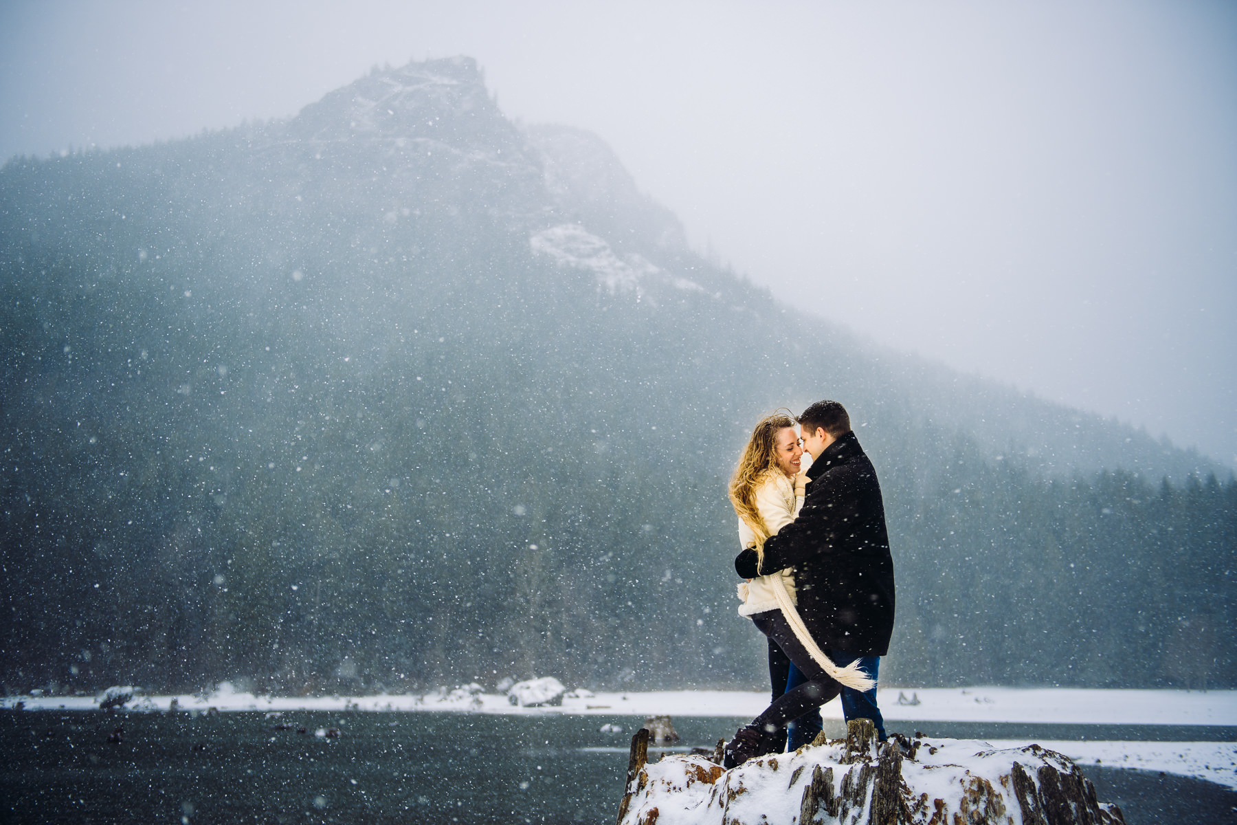 rattlesnake ridge snowy engagement session