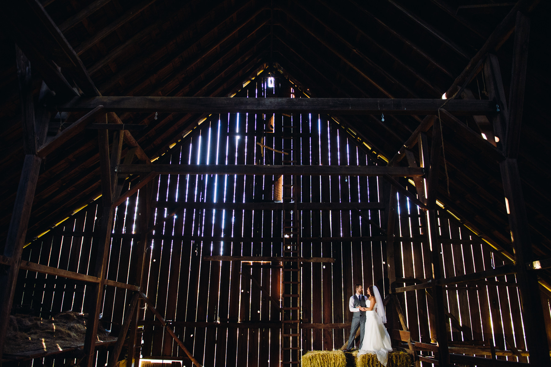 Pomeroy Farms barn wedding photos