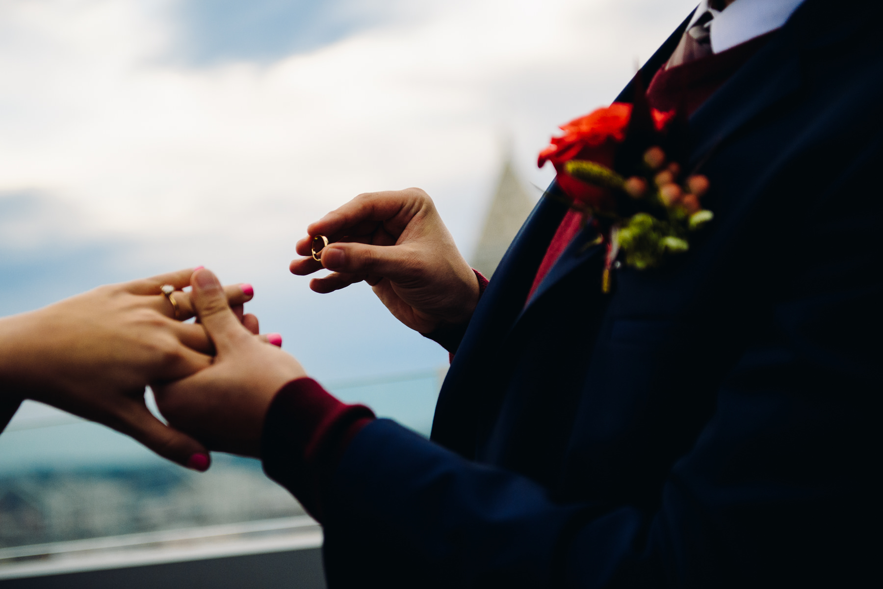 Seattle courthouse rooftop wedding photos