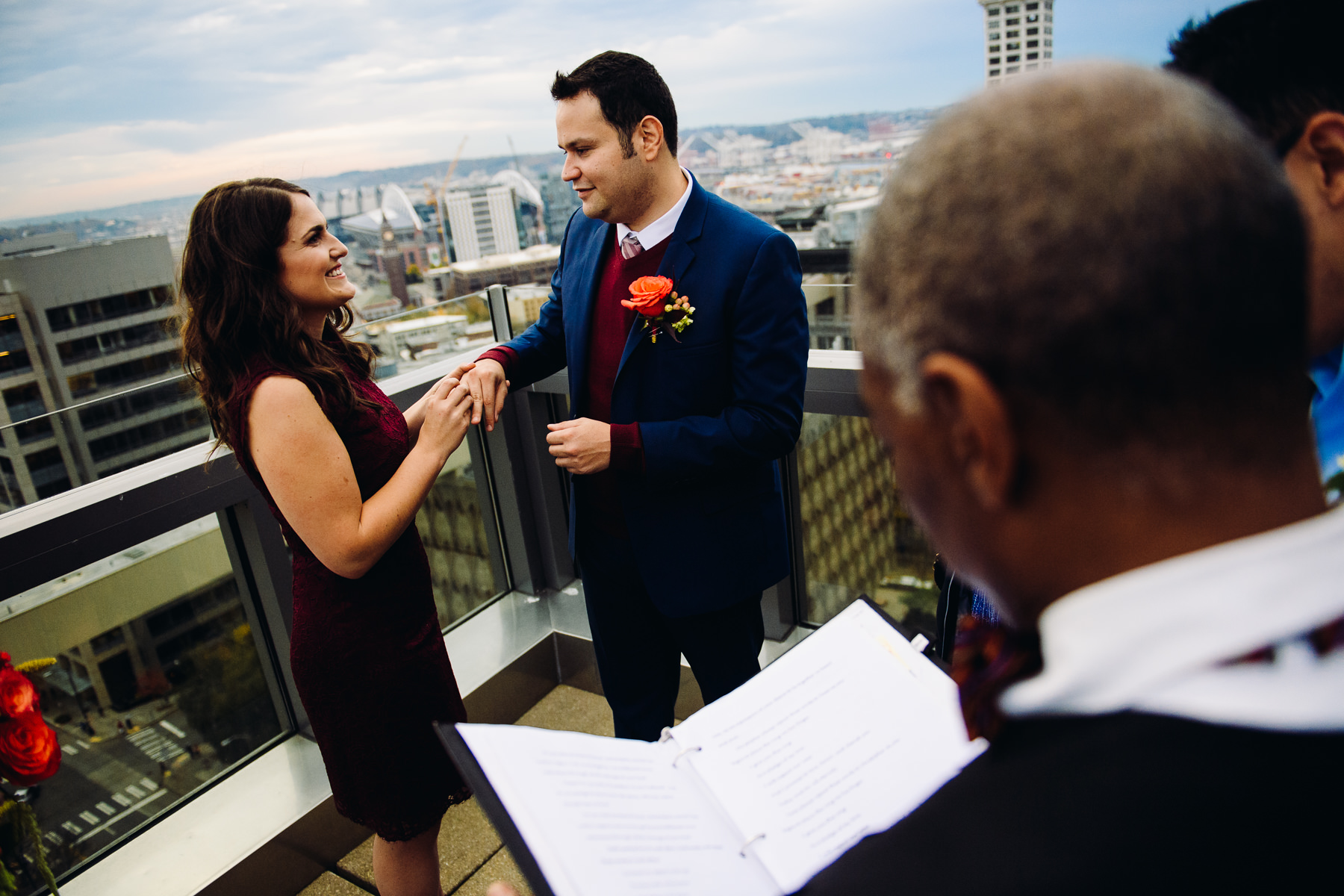 Seattle courthouse rooftop wedding photos