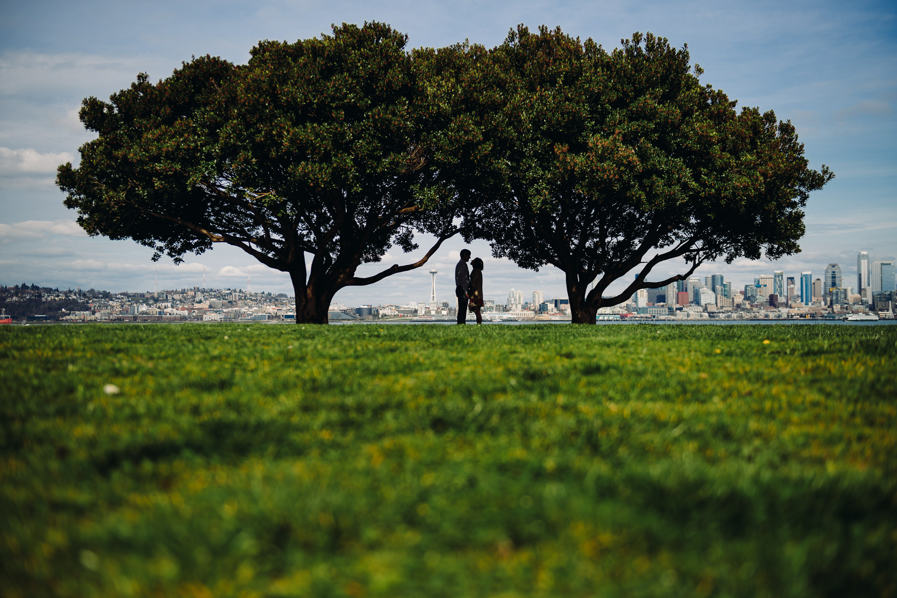 west-seattle-city-skyline-wedding-photo