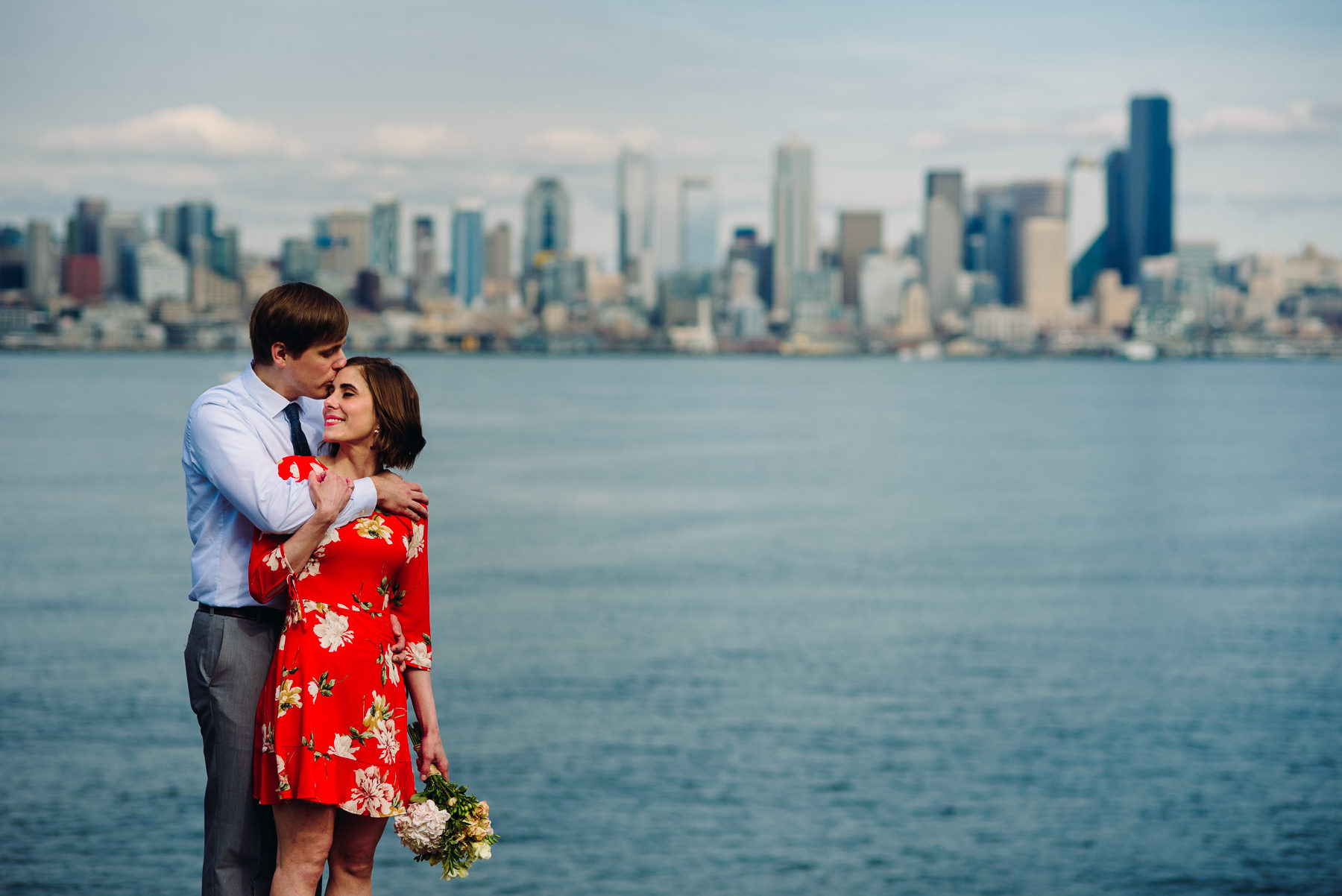 seattle-city-skyline-elopement-photo