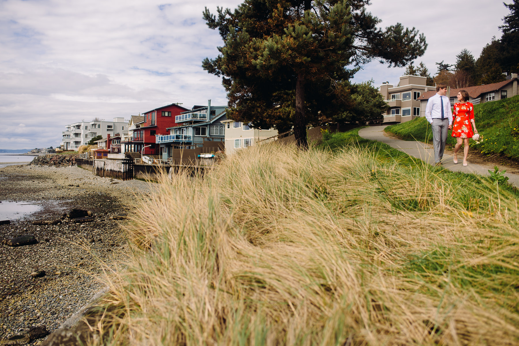 alki-beach-couple-wedding-photos