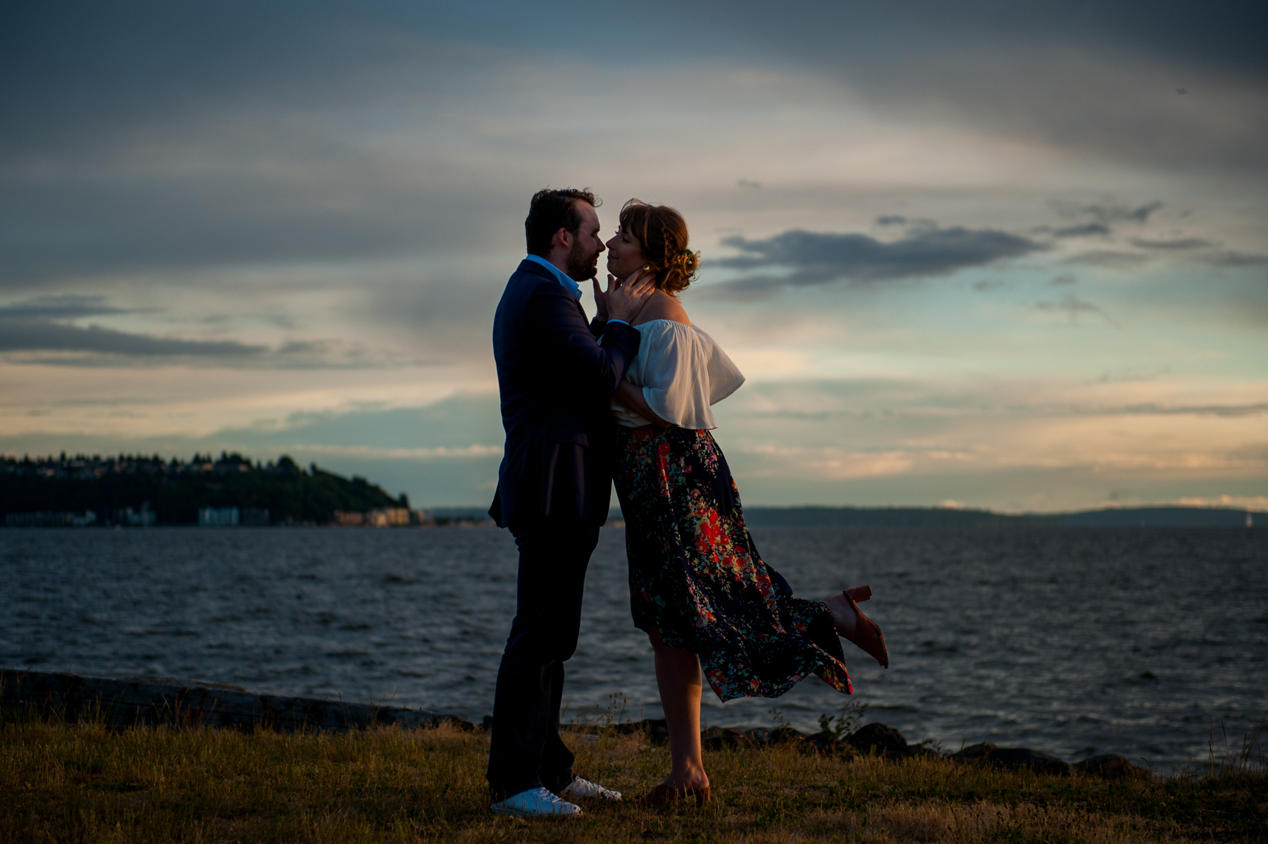 romantic seattle sunset engagement 