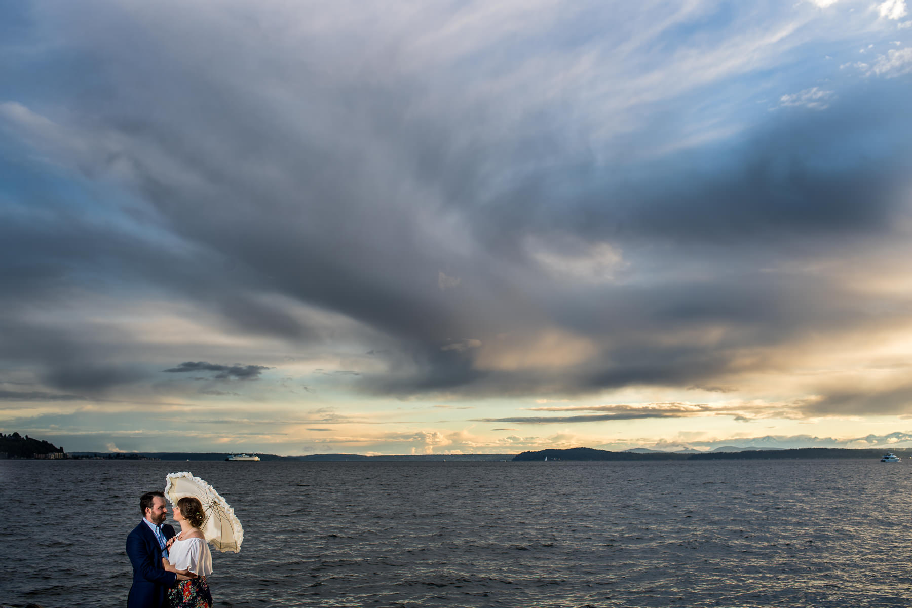 bella umbrella engagement session