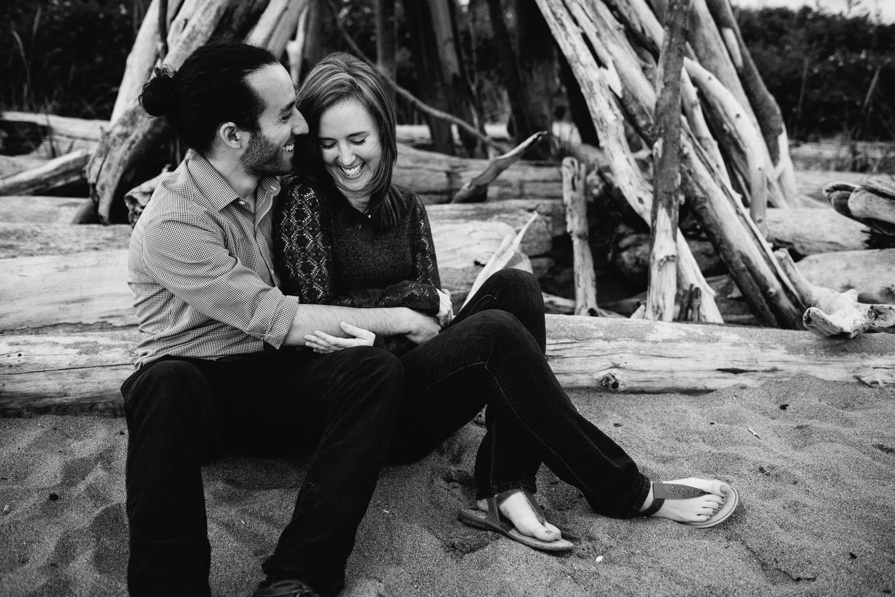 seattle beach engagement session