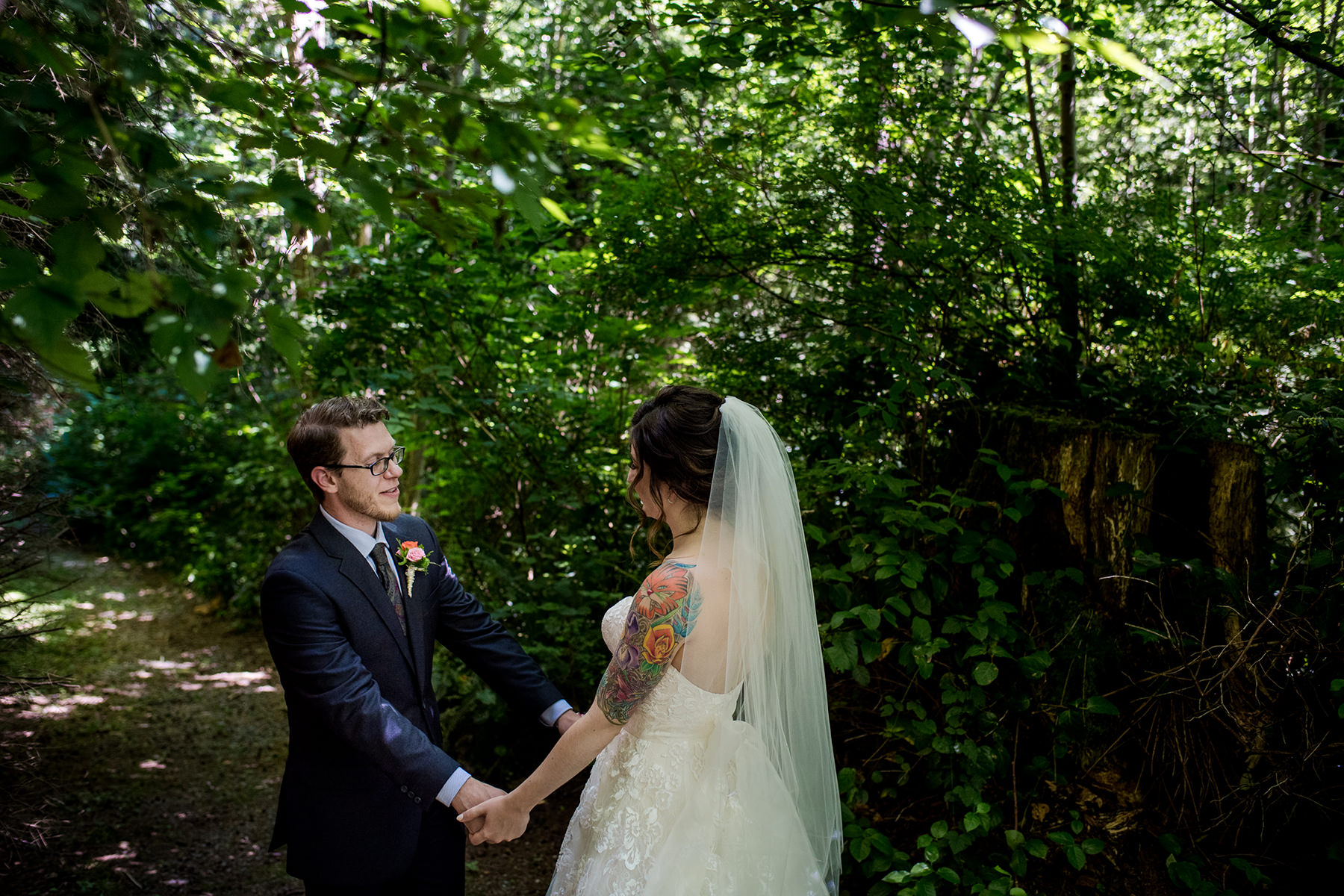 Bellingham backyard wedding first look