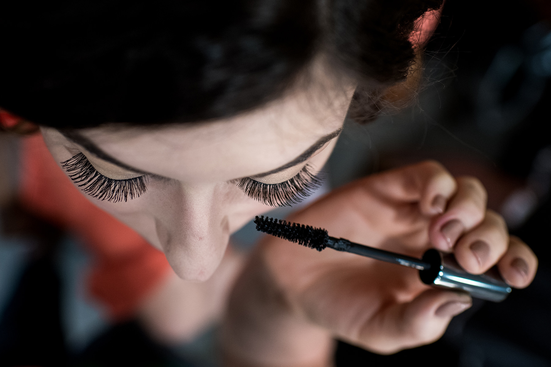 bride eyelash extension getting ready photos