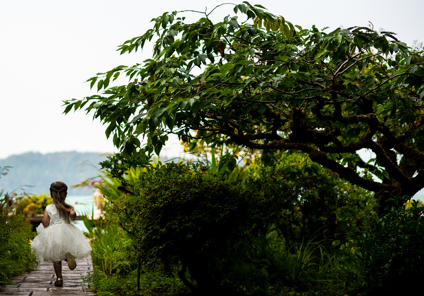 flower girl running to ceremony