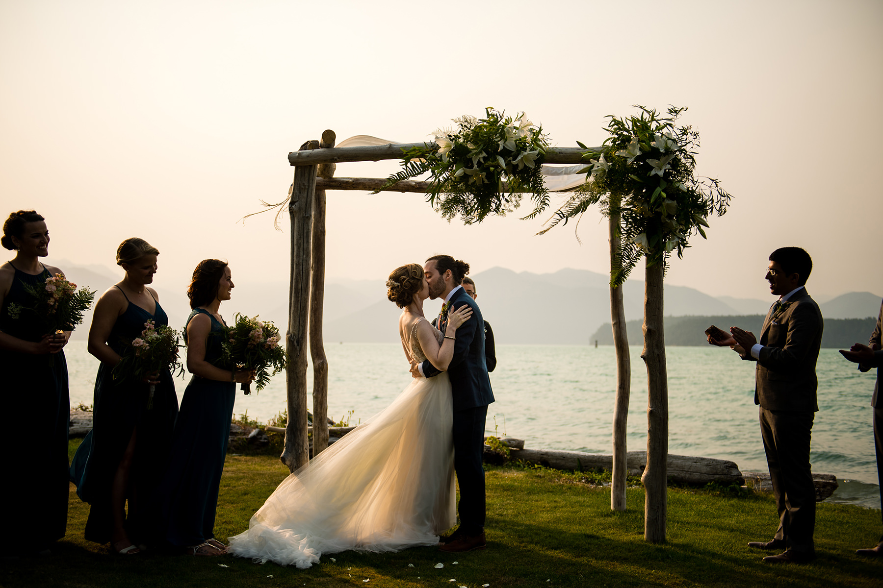 first kiss during seabeck wedding