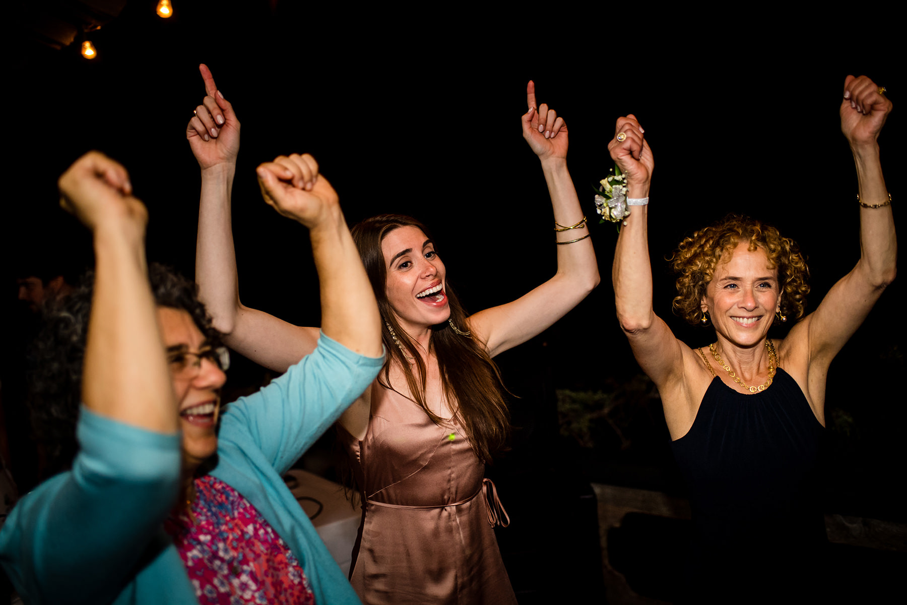 dance party fun at kitsap wedding